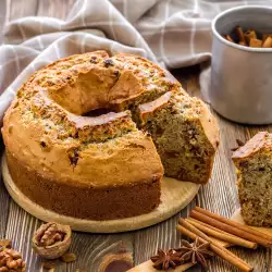 Воздушный кекс с сухофруктами и корицей