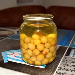 Компот из белой черешни