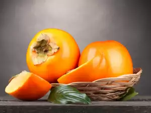 Зачем надо почаще есть хурму?